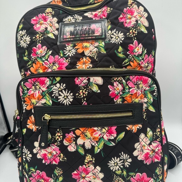 🌸 Steve Madden Quilted Floral Backpack 🌸 - Picture 3 of 17